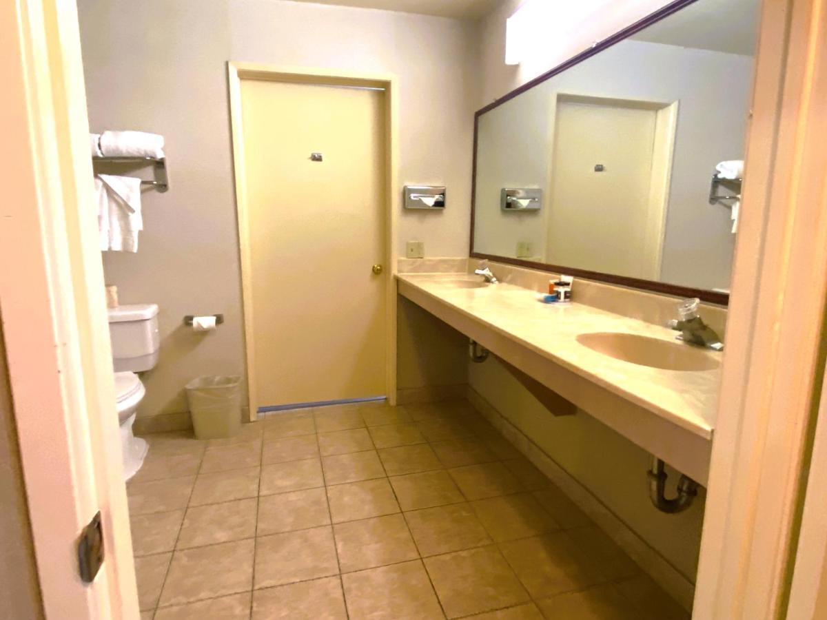 Ramada By Wyndham Los Angeles/Wilshire Center Εξωτερικό φωτογραφία