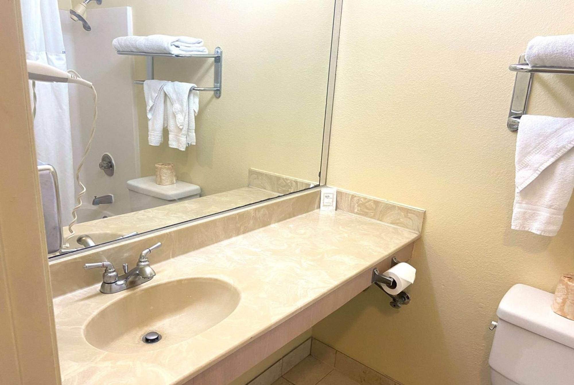 Ramada By Wyndham Los Angeles/Wilshire Center Εξωτερικό φωτογραφία
