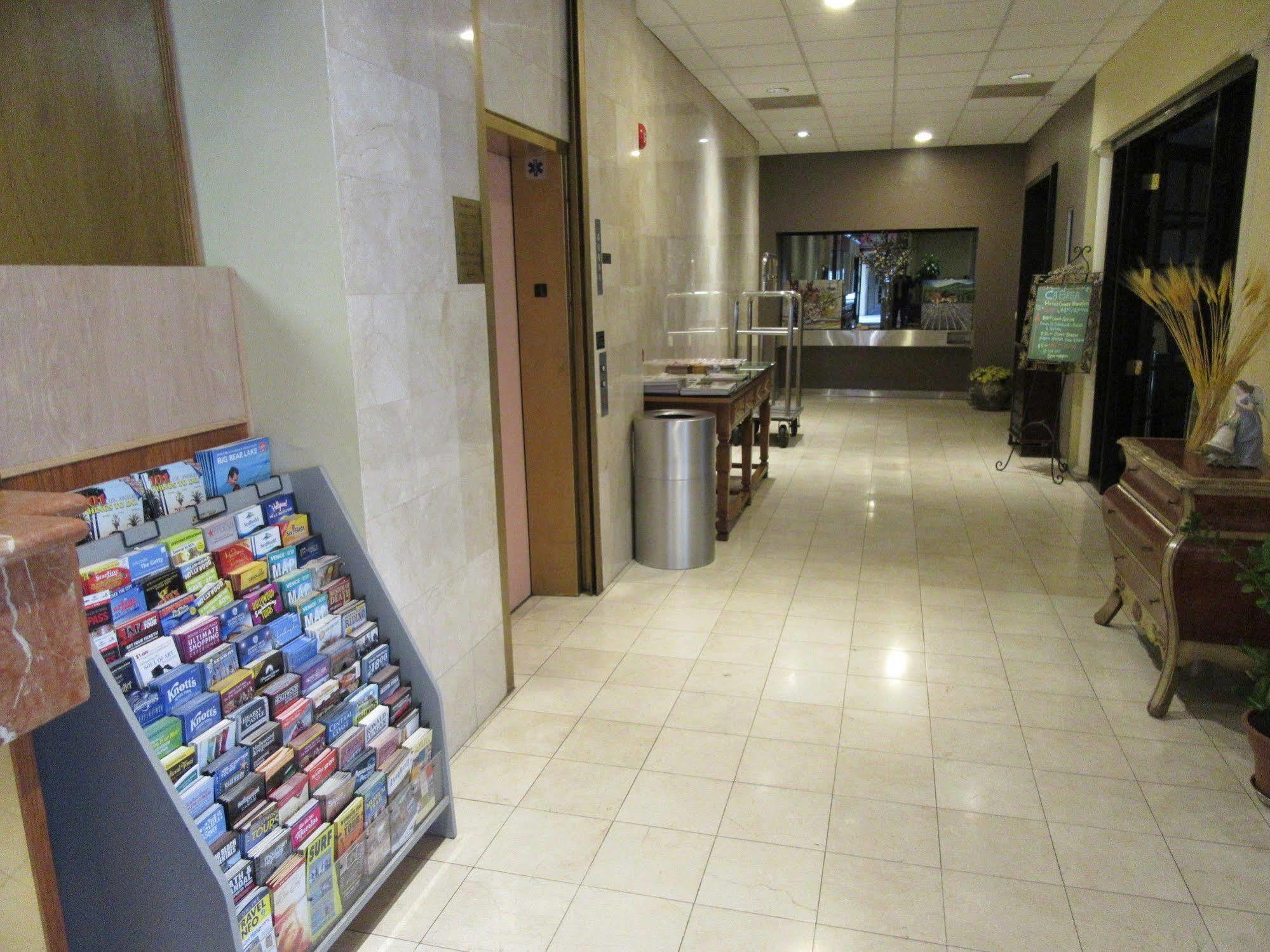 Ramada By Wyndham Los Angeles/Wilshire Center Εξωτερικό φωτογραφία